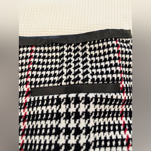 Talbots - Women’s Pencil Mini Skirt in Black/Red/Ivory - 8 - Picture 4 of 6